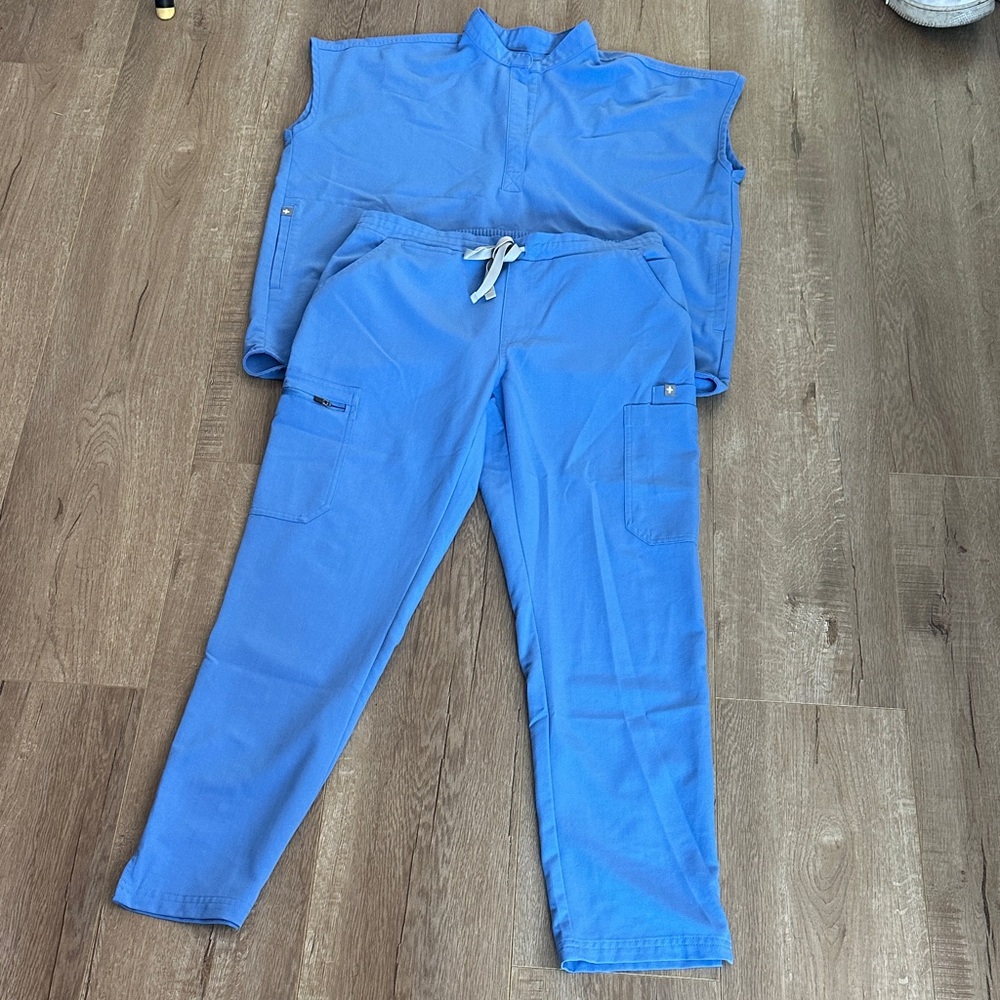 Figs women’s azure scrubs set